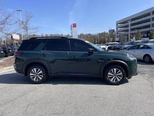 2022 Nissan Pathfinder SL 2WD