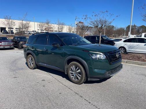 2022 Nissan Pathfinder SL 2WD