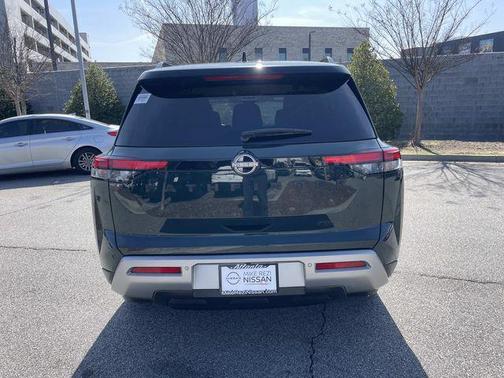 2022 Nissan Pathfinder SL 2WD