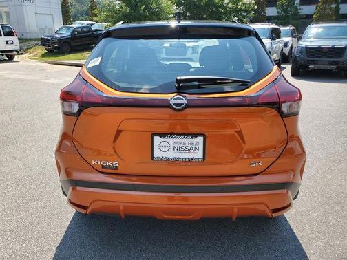2023 Nissan Kicks SR
