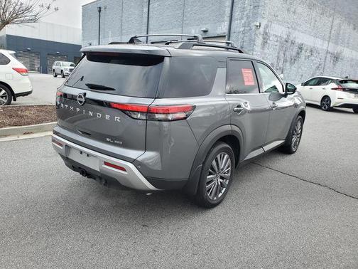 2023 Nissan Pathfinder SL 4WD