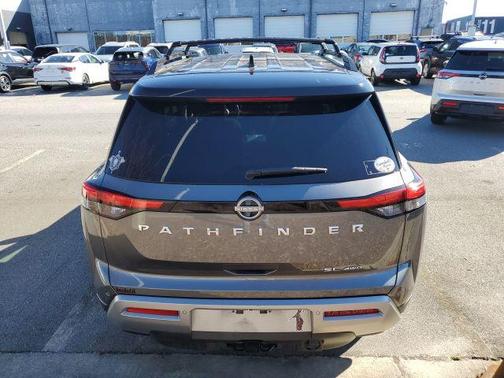 2023 Nissan Pathfinder SL 4WD