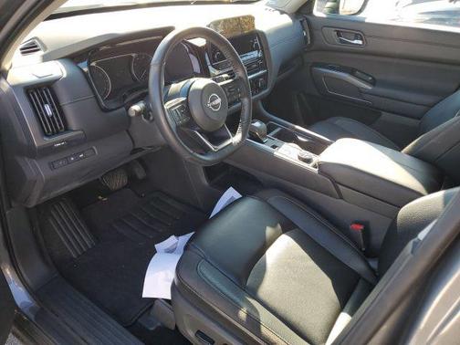 2023 Nissan Pathfinder SL 4WD