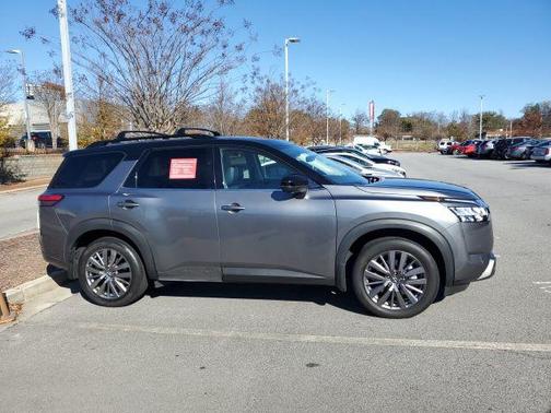 2023 Nissan Pathfinder SL 4WD