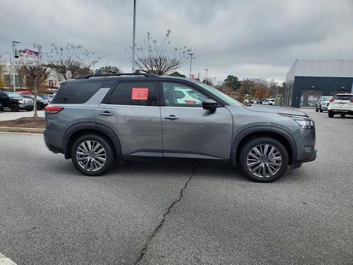 2023 Nissan Pathfinder SL 4WD