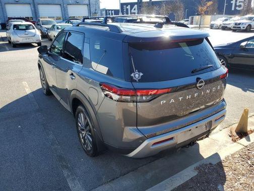 2023 Nissan Pathfinder SL 4WD