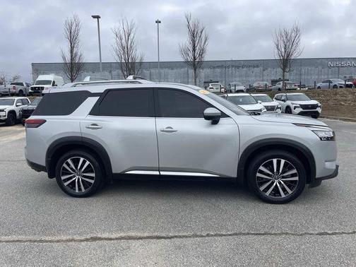 2023 Nissan Pathfinder Platinum 4WD
