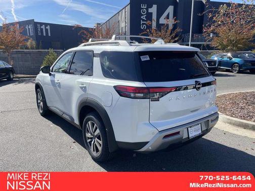 2025 Nissan Pathfinder SL FWD