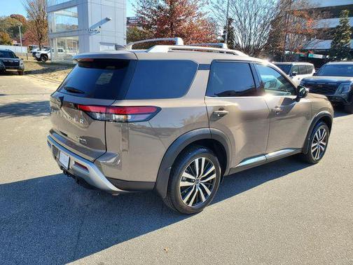 2024 Nissan Pathfinder Platinum 4WD
