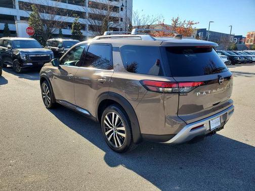 2024 Nissan Pathfinder Platinum 4WD