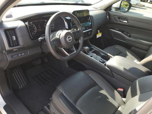 2024 Nissan Pathfinder SL 4WD