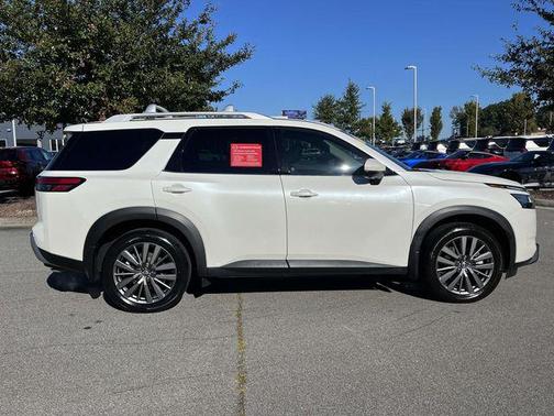 2024 Nissan Pathfinder SL 4WD