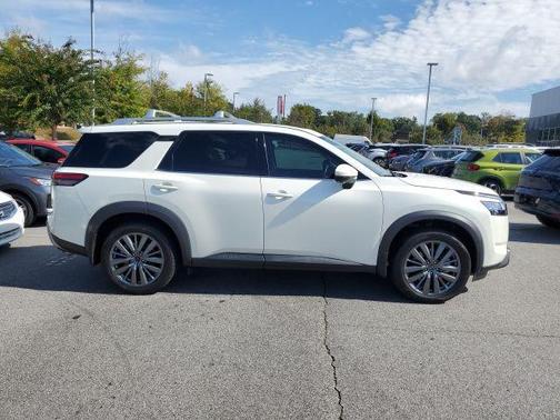 2024 Nissan Pathfinder SL 4WD