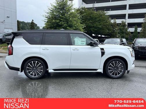 Everest White Pearl Tricoat/Super Black 2026 Nissan Armada Platinum Reserve