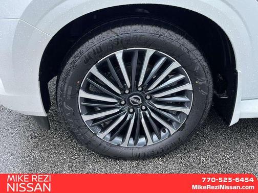 Everest White Pearl Tricoat/Super Black 2026 Nissan Armada Platinum Reserve
