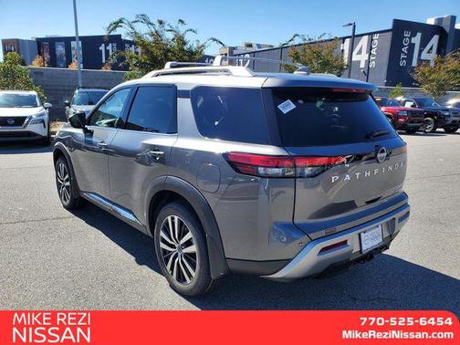 2025 Nissan Pathfinder Platinum FWD