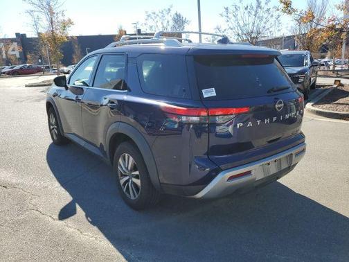 2023 Nissan Pathfinder SL 4WD
