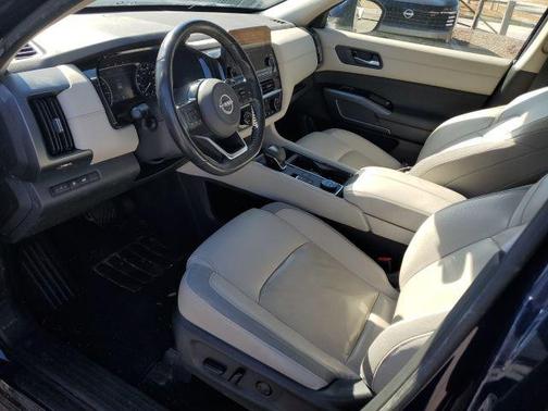 2023 Nissan Pathfinder SL 4WD