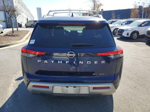 2023 Nissan Pathfinder SL 4WD