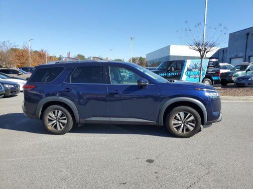 2023 Nissan Pathfinder SL 4WD