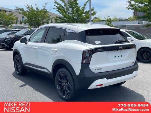 2025 Nissan Kicks SR