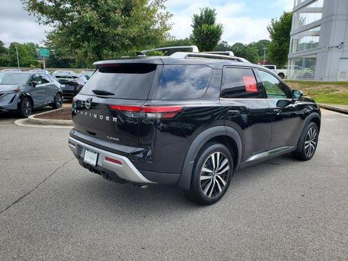 2024 Nissan Pathfinder Platinum FWD