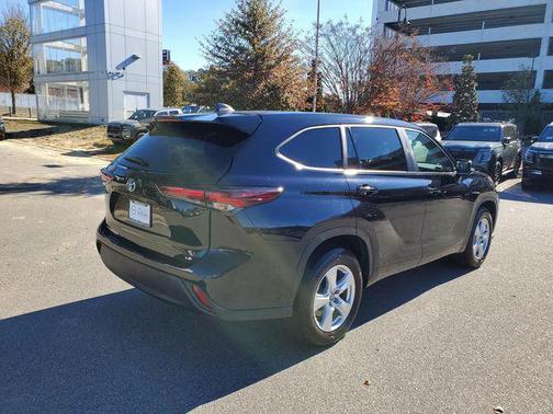 2024 Toyota Highlander LE