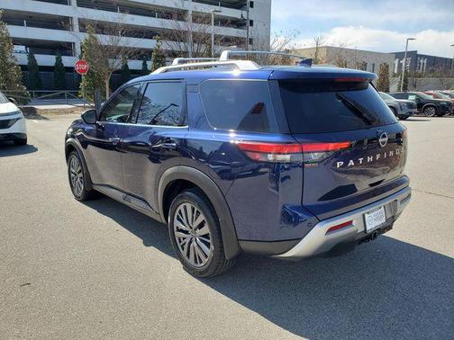 2024 Nissan Pathfinder SL FWD