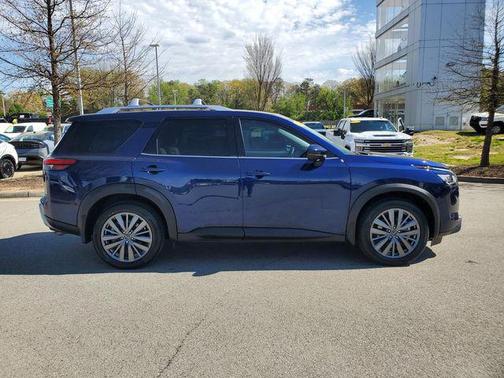 2024 Nissan Pathfinder SL FWD