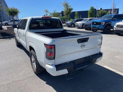 Glacier White 2024 Nissan Frontier SV