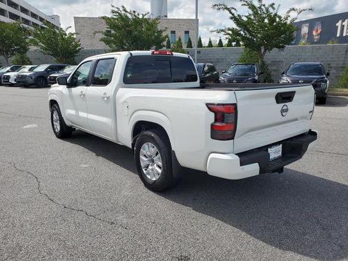 Glacier White 2024 Nissan Frontier SV
