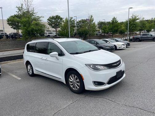 Bright White Clearcoat 2020 Chrysler Pacifica Touring L
