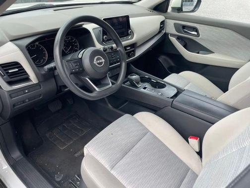 Pearl White Tricoat 2023 Nissan Rogue SV