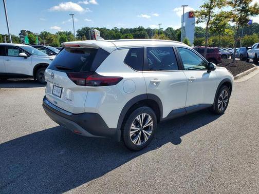Pearl White Tricoat 2023 Nissan Rogue SV