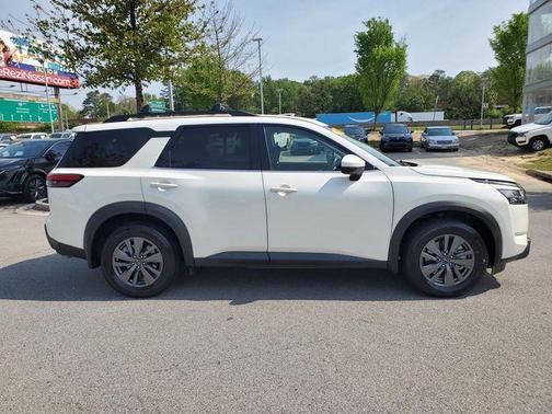 Pearl White Tricoat 2022 Nissan Pathfinder SV 2WD