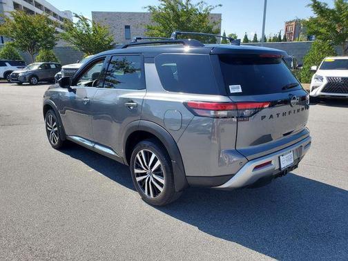 Gun Metallic/Super Black 2025 Nissan Pathfinder Platinum 4WD