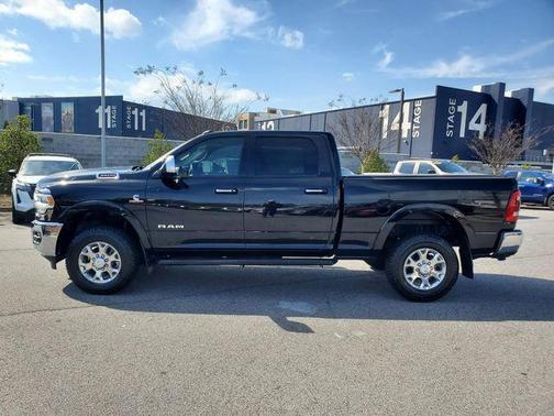 2020 RAM 3500 Laramie Crew Cab 4x4 6'4' Box