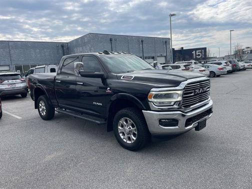 2020 RAM 3500 Laramie Crew Cab 4x4 6'4' Box