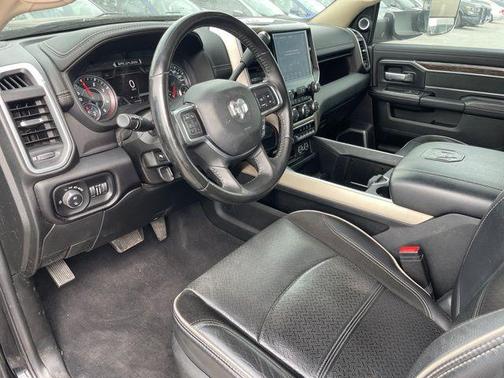 2020 RAM 3500 Laramie Crew Cab 4x4 6'4' Box