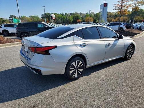 Brilliant Silver Metallic 2021 Nissan Altima 2.5 SL