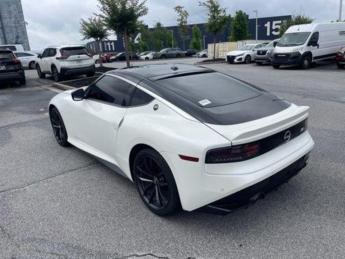 Pearl White Tricoat/Super Black 2025 Nissan Z Performance Manual Transmission