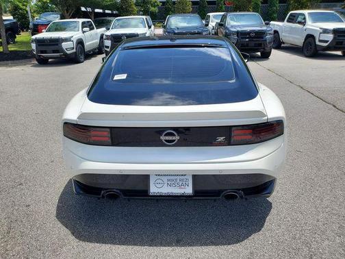 Pearl White Tricoat/Super Black 2025 Nissan Z Performance Manual Transmission