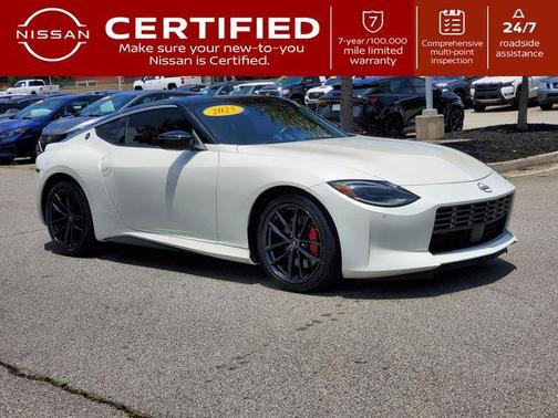 Pearl White Tricoat/Super Black 2025 Nissan Z Performance Manual Transmission