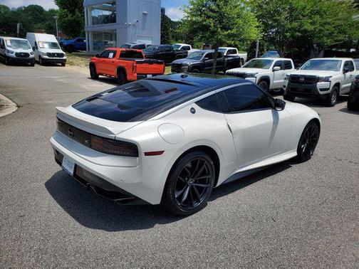 Pearl White Tricoat/Super Black 2025 Nissan Z Performance Manual Transmission