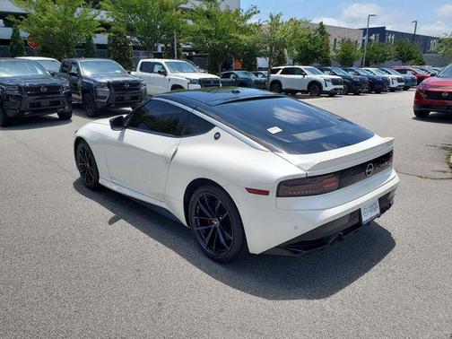 Pearl White Tricoat/Super Black 2025 Nissan Z Performance Manual Transmission