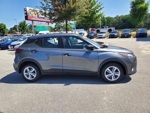 Gun Metallic 2025 Nissan Kicks S