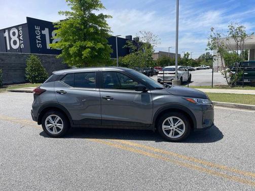 Gun Metallic 2025 Nissan Kicks S