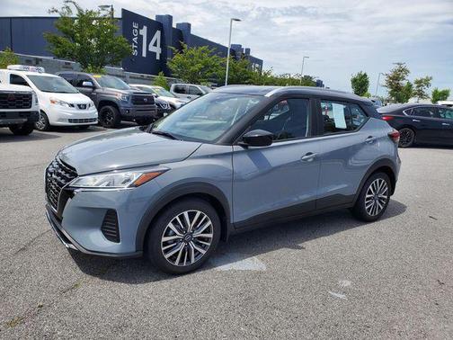 Super Black 2023 Nissan Kicks SV
