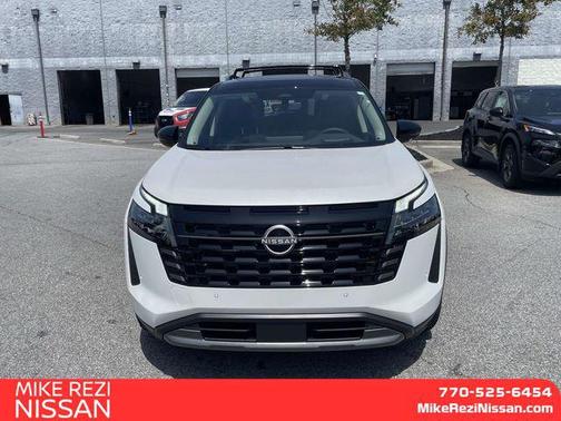 Everest White Pearl/Black 2026 Nissan Pathfinder Platinum