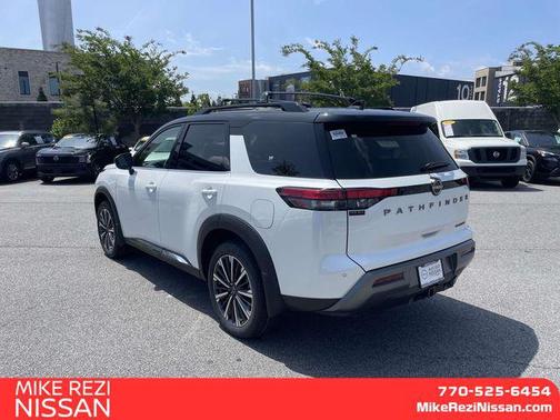 Everest White Pearl/Black 2026 Nissan Pathfinder Platinum